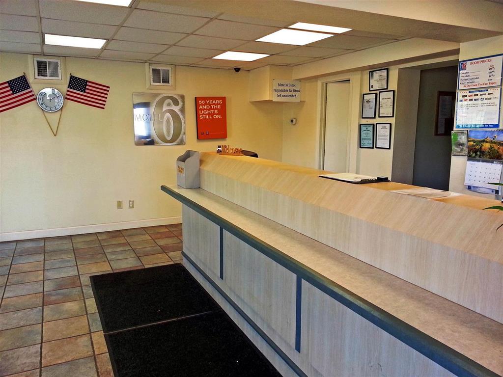 Clarion Pointe Hotel Decatur Interior photo